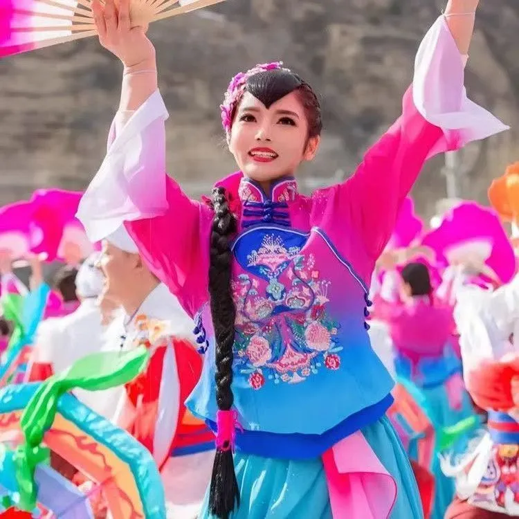 新款陕北秧歌舞蹈演出服民间扇伞舞广场打鼓舞表演服装女飘逸