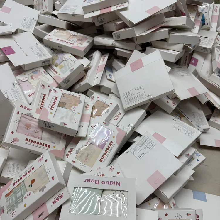 精品童装实体店清秋冬款断码孤品。