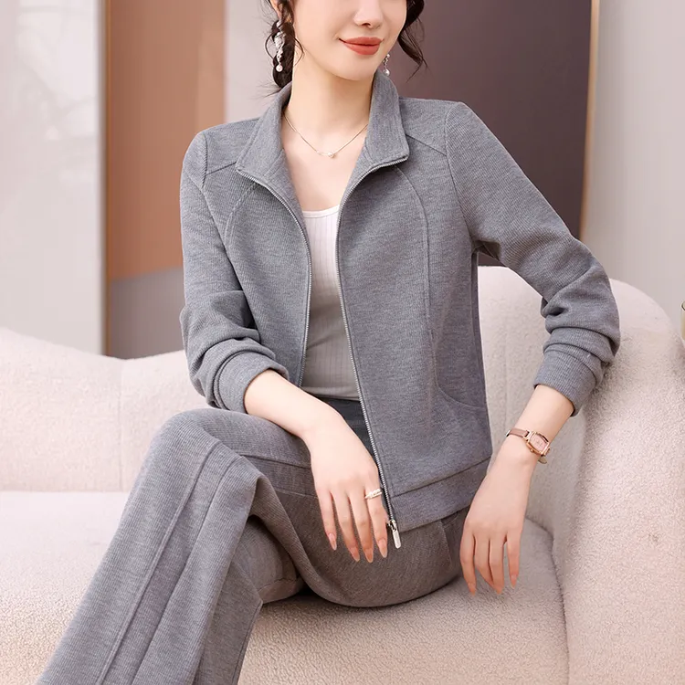 50多岁妈妈运动服套装春秋中年高级女装气质上衣中老年女秋装外套