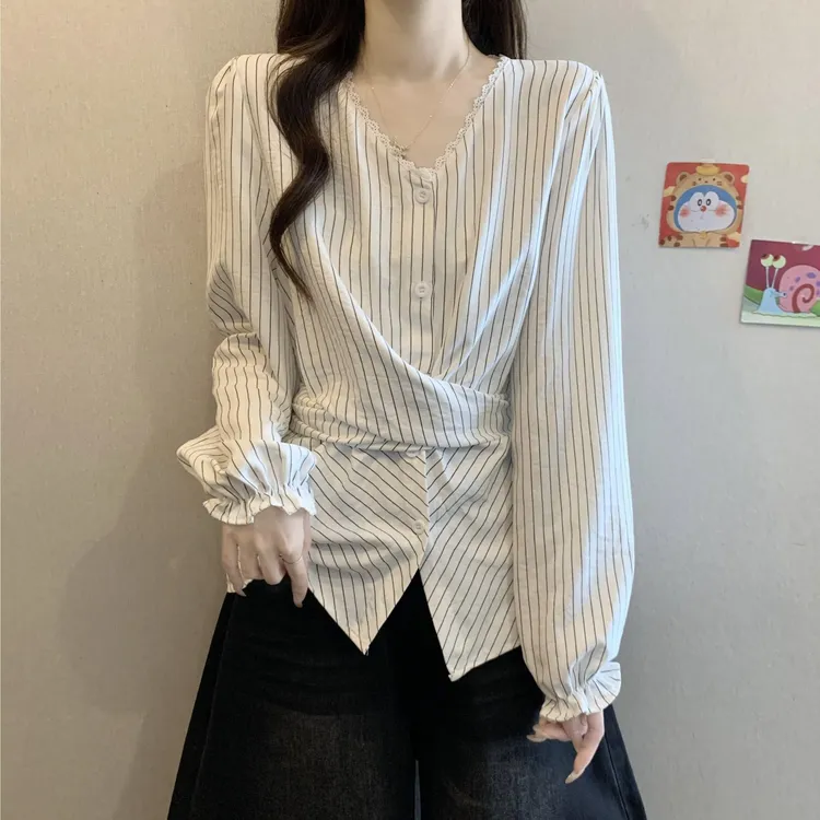 大码蕾丝拼接V领系带条纹长袖衬衫女春秋胖M显瘦百搭洋气收腰上衣