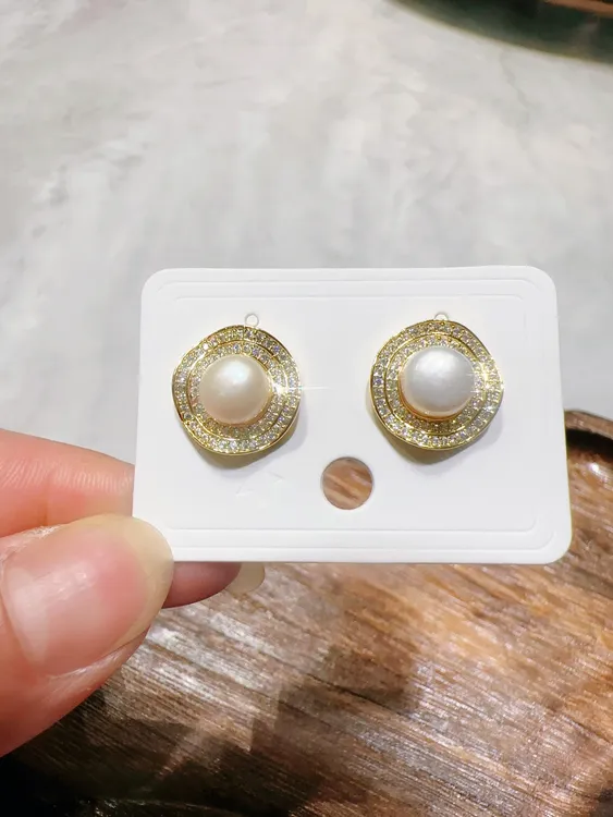 铜合金耳饰 洋气高级轻奢显白耳钉耳环女爆款耳环时尚百搭