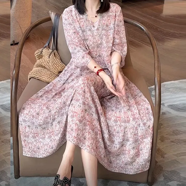 高级感粉色碎花冰丝连衣裙女2025夏季新款法式时尚洋气小个子穿搭