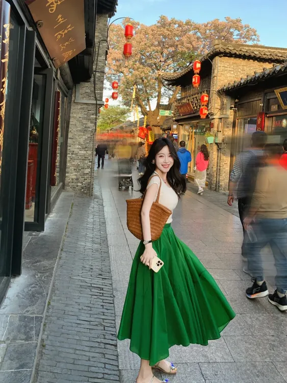 2025夏季新款法式V领针织短袖高级百搭绿色半身裙气质显瘦两件套