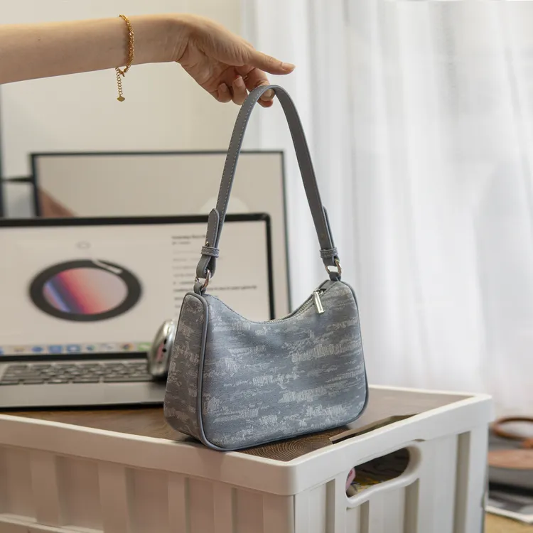 2025年新款原创设计牛仔迷你斜挎腋下包时尚百搭高级感单肩包包女