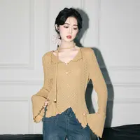 法式复古长袖针织衫女春秋2025秋新款不规则喇叭袖V领挂脖短上衣