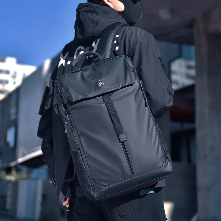 双肩包男背包骑行旅行包机能头盔户外防水大容量通勤电脑书包男士