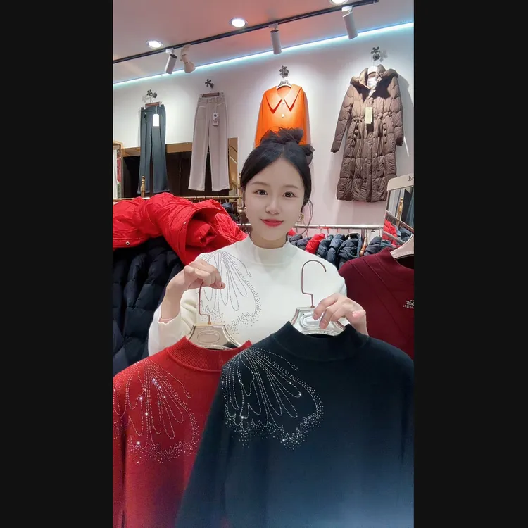 加绒加厚半高领毛衣纯色羊毛衫一体绒打底衫烫钻