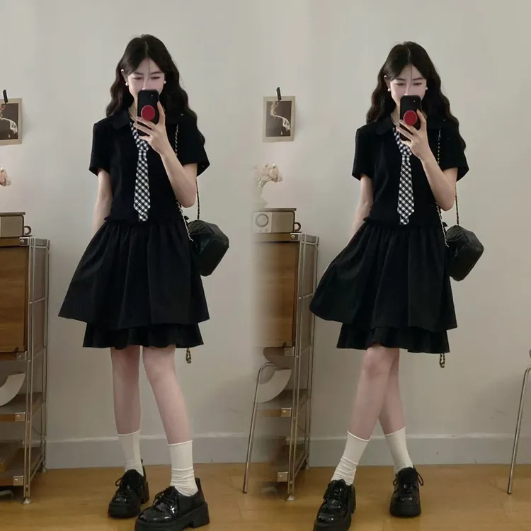 胖MM大码黑色连衣裙女夏学院风格纹领带收腰显瘦小黑裙