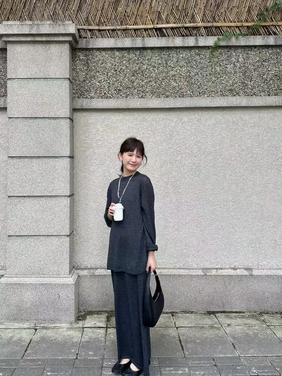 2025早春新款针织毛衣休闲慵懒风温柔风上衣百搭显瘦阔腿裤两件套