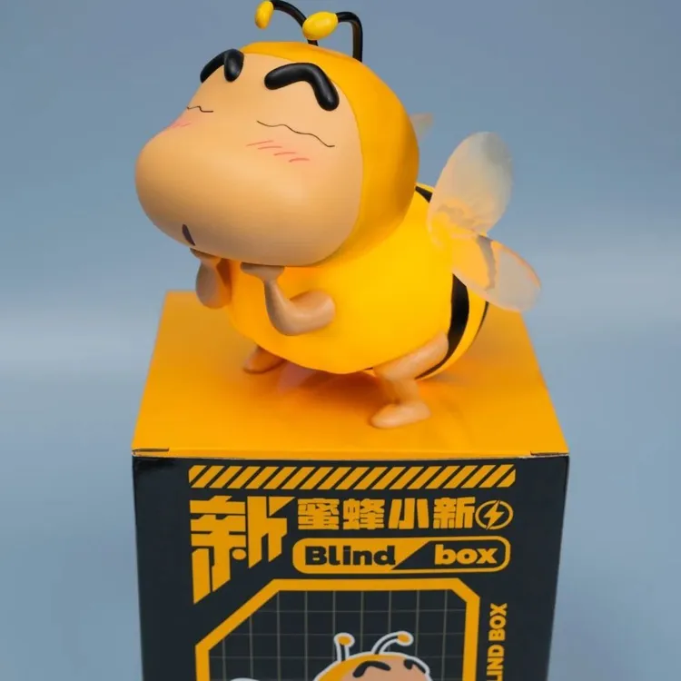 蜡笔小新可爱眯眼蜜蜂款彩盒版本手办高颜值卡通可爱摆件潮流客厅