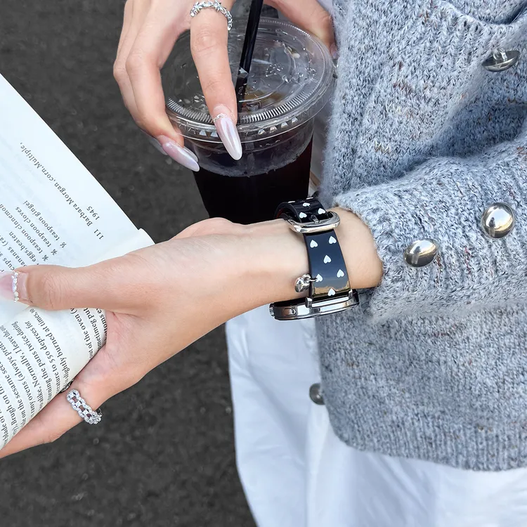 适用于华为gt6表带gt5/gt4手表韩系小蛮腰漆皮爱心波点watch5女款