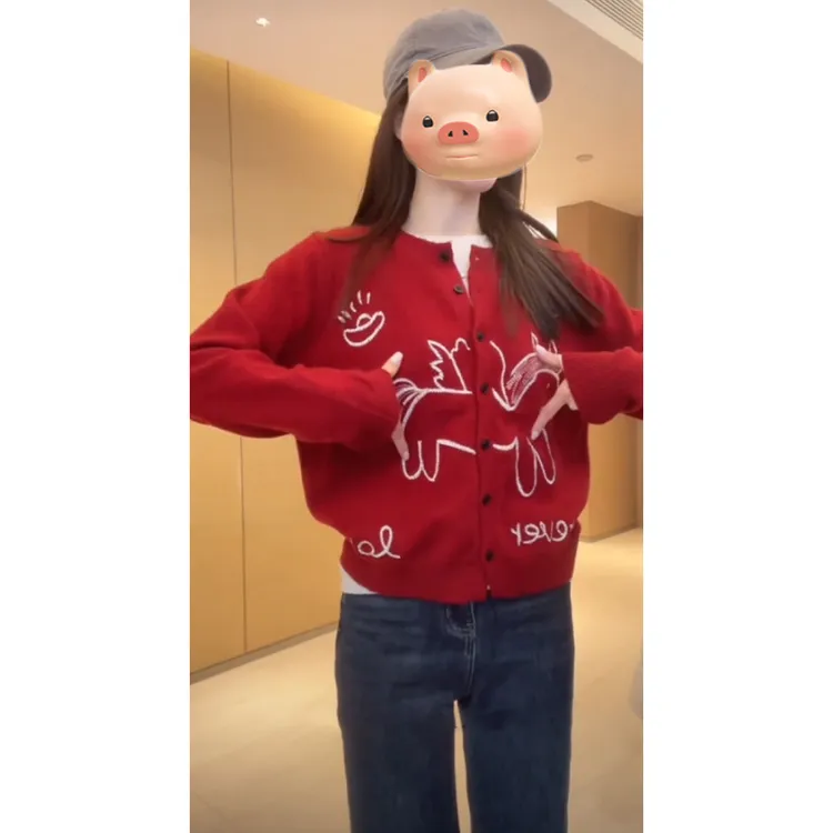 新年过年战袍红色圆领小马刺绣毛衣外套女秋冬季加厚针织开衫上衣