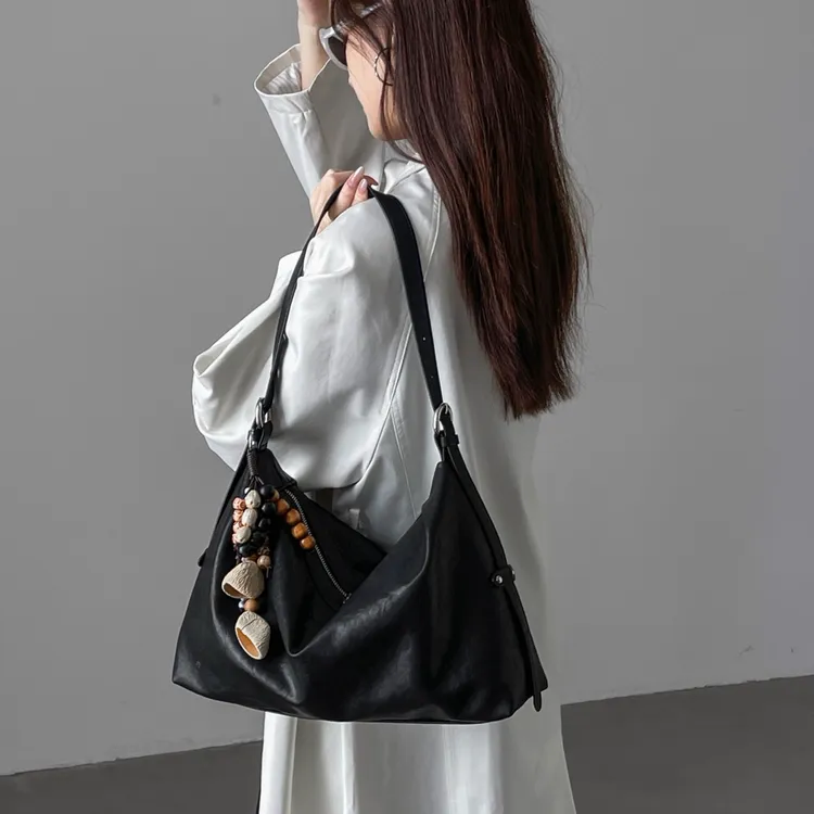 2025秋季新款大容量托特包通勤小众款洋气软皮女包