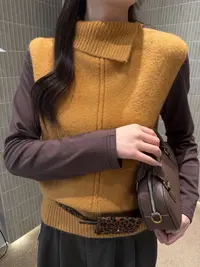 兔毛设计款领口针织马甲三件套
