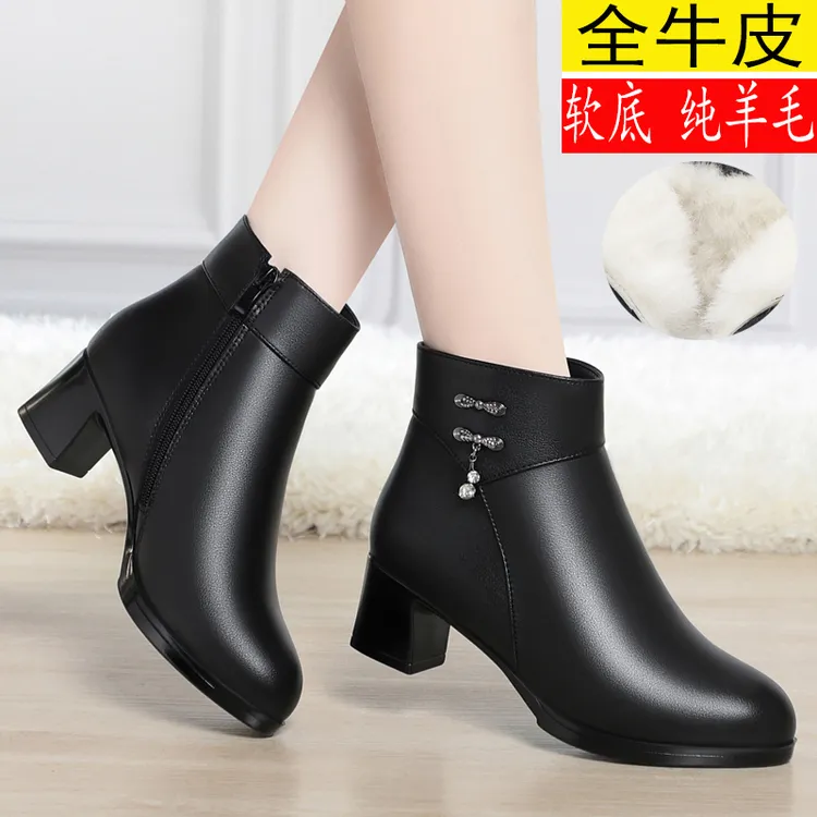 真皮妈妈棉鞋冬季加绒中粗跟女鞋中老年防滑软底短靴女士羊毛皮鞋