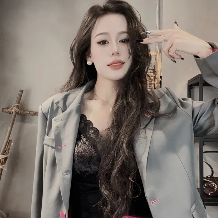 妍妍家高级感撞色西装外套半身裙两件套