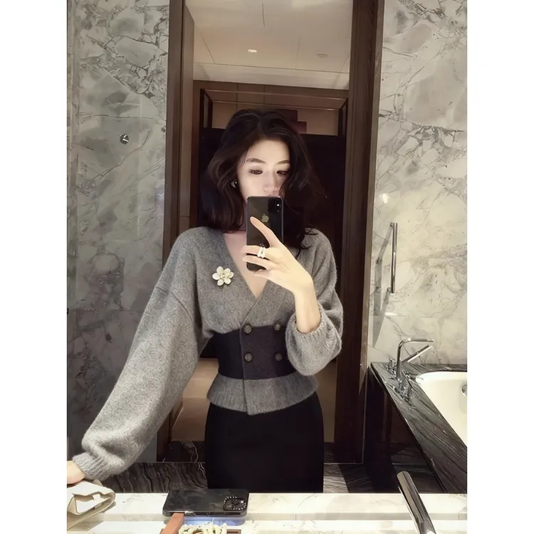 独特漂亮秋季新款巨好看轻熟气质掐腰法式灰色拼接毛衣针织开衫女