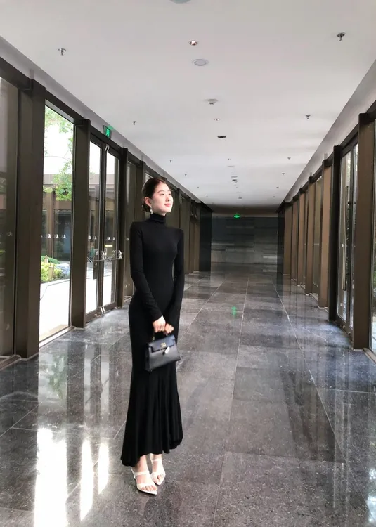 高级感步步生莲高领修身黑色名媛宴会优雅包臀鱼尾连衣裙气质显瘦