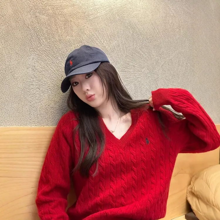 圣诞红色V领针织衫女2025秋冬新款韩系气质百搭长袖套头毛衣ins