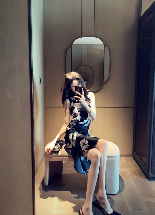 金南一 黑色高级感提花缎改良旗袍收腰复古连衣裙