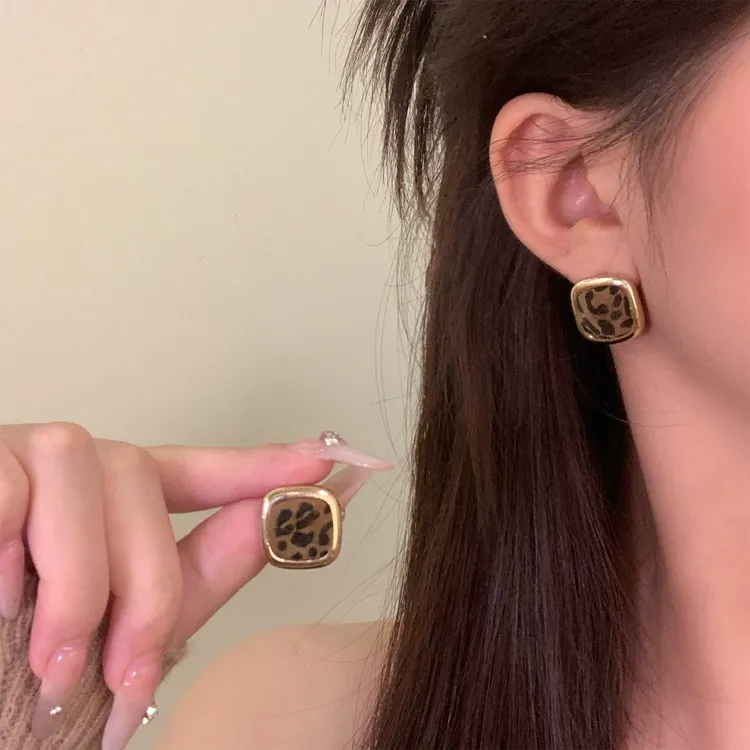 铜合金绒毛耳饰 秋冬复古时髦豹纹几何耳环女气质高级感耳针耳饰