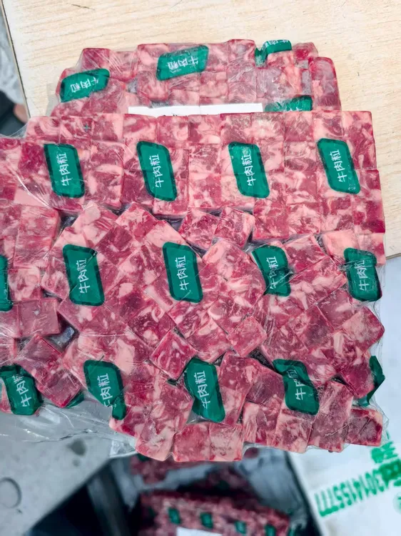 雪花牛肉粒和牛牛肉粒烧烤烧鸟烤肉烤肉食材商用