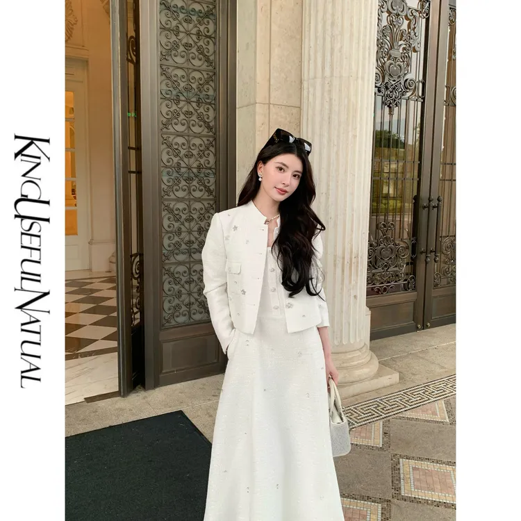 KUN【今田美樱】迷人大方 定制白色系肌理香风钉扣吊带裙穿搭套装