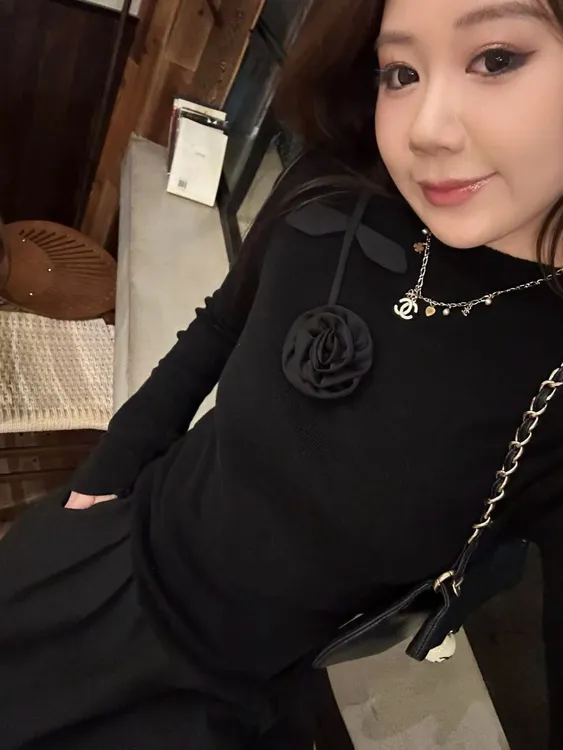 琪琪怪怪大码女装【浪漫花圃】立体玫瑰钉花设计感针织T18217QTQ