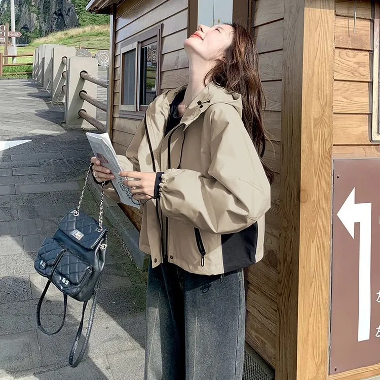 2025春秋新款高级感宽松休闲小个子上衣拼色连帽短款冲锋衣外套女