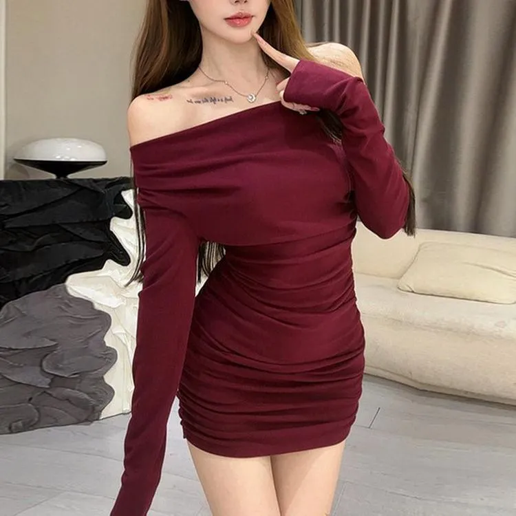 秋冬大码纯欲风一字领打底包臀裙褶皱性感露肩气质长袖连衣裙