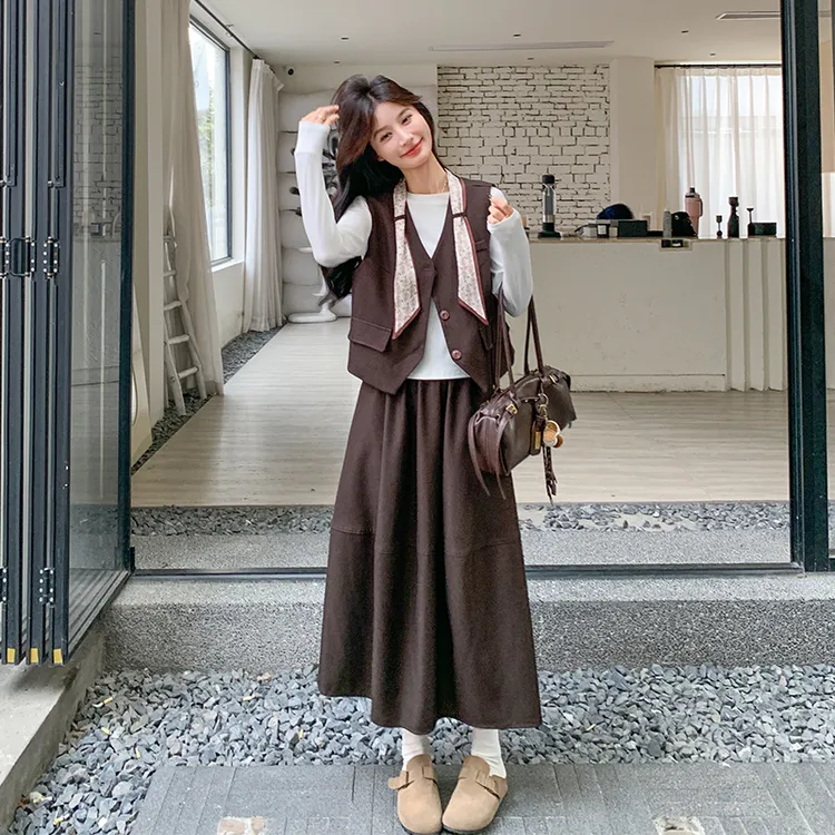盐系复古早秋穿搭一整套女2025新款高级感马甲打底衫半身裙三件套