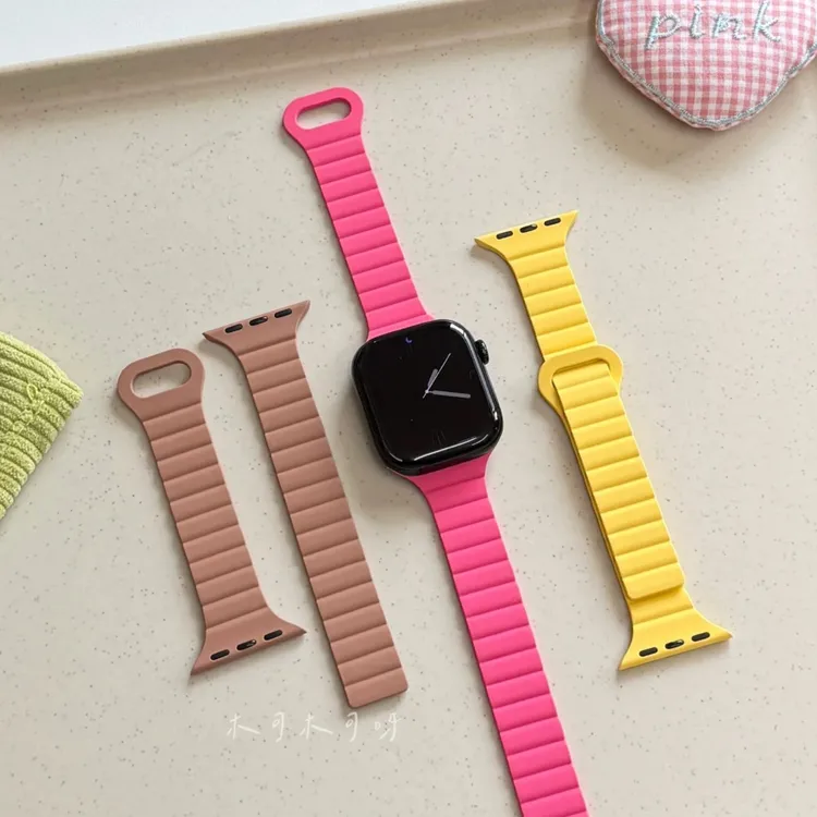 适用苹果手表亮色系iwatch硅胶磁吸表带创意表链条applewatch表带