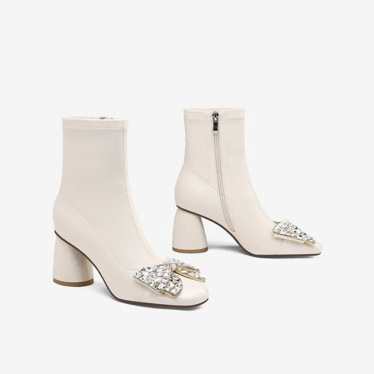 白色粗跟靴子女2025冬季新款甜美水钻蝴蝶结高跟方头弹力瘦瘦短靴