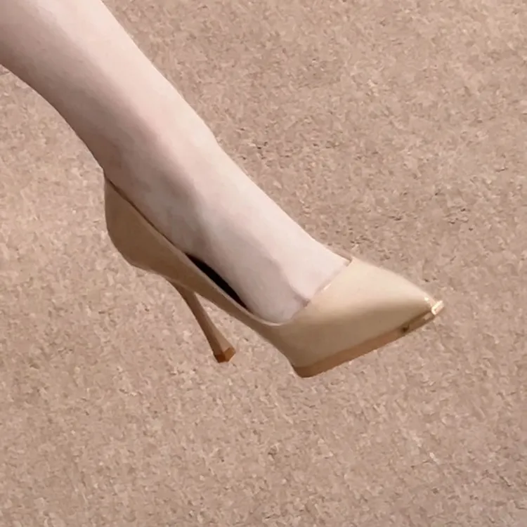 漆皮金属头细跟单鞋女气质2025新款百搭大小码性感浅口尖头高跟鞋