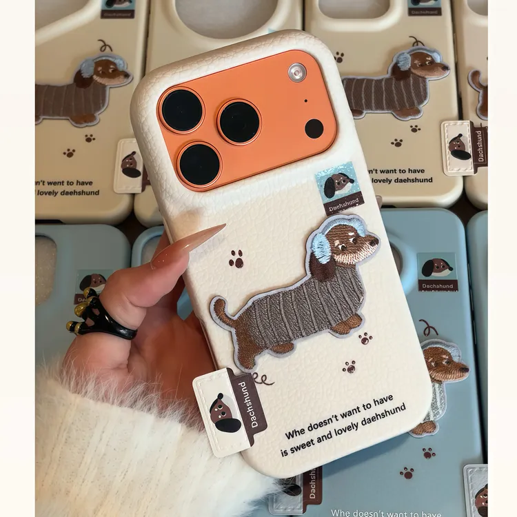 欧克里里刺绣腊肠狗标签适用苹果17/16手机壳华为vivo小米15oppo