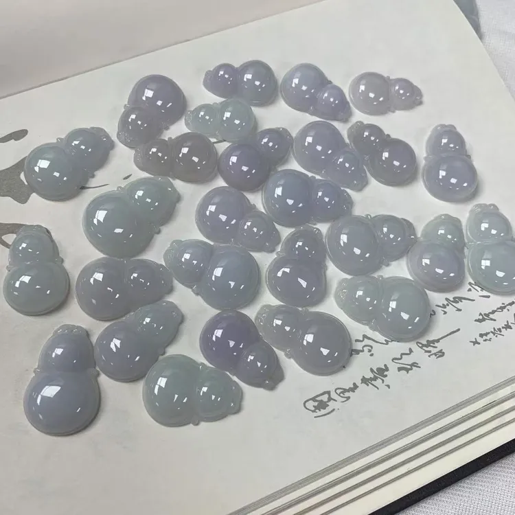 缅甸天然A货翡翠淡色时尚气质精致百塔翡翠葫芦玉坠-多样性发其一