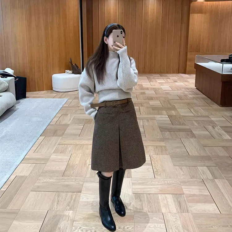 2025冬季新款法式复古小众格纹设计感简约日常显瘦百搭半身裙女装