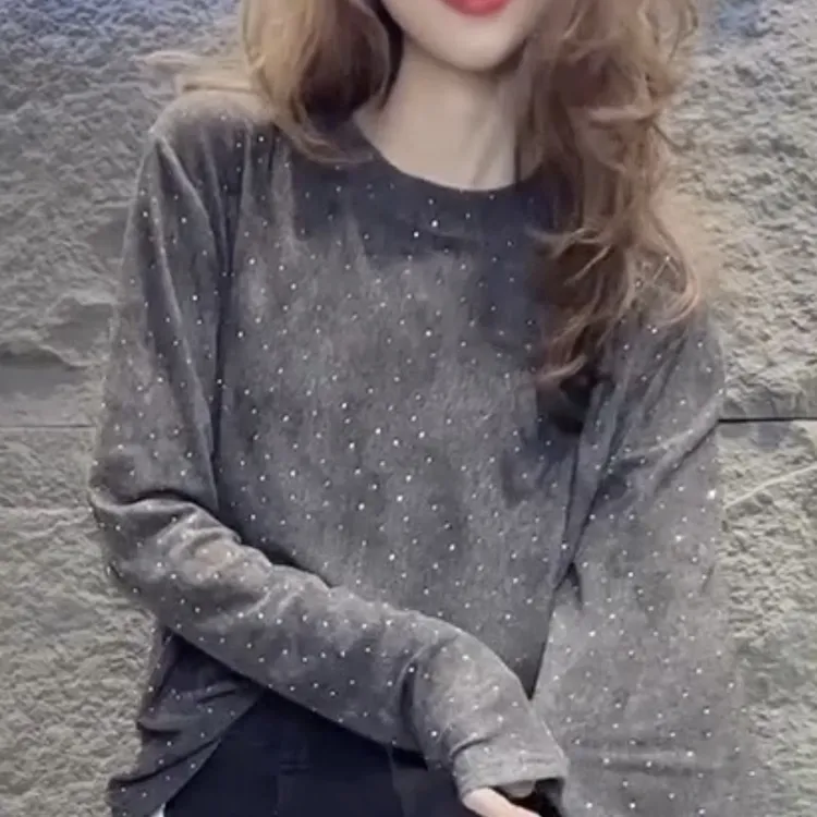 高级感满天星洋气显瘦V领长袖网红休闲修身短款时尚立体装饰T恤