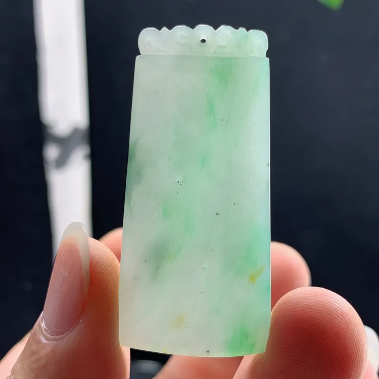 优惠缅甸纯天然A货翡翠老坑料精雕飘花绿色平安无事牌吊坠
