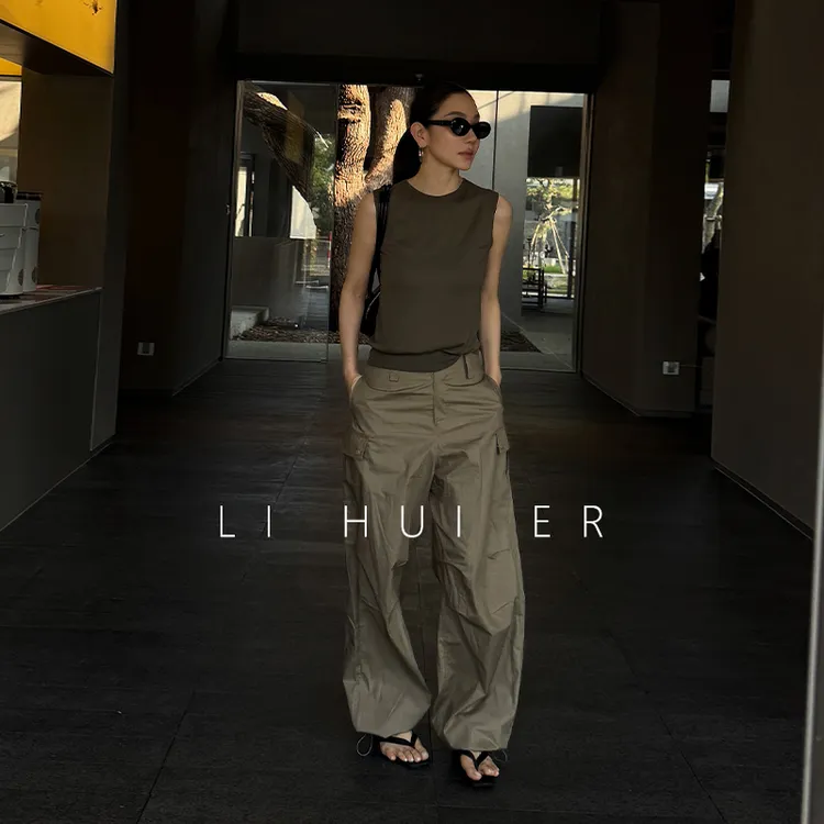LiHuiEr李慧儿【巴萨诺瓦】2025显瘦高级气质设计无袖宽肩背心88126