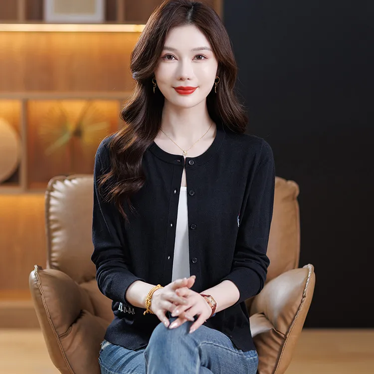 火彩2025秋季新款桑蚕丝羊毛混纺女刺绣宽松百搭长袖圆领针织开衫