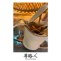 寻路人基础款休闲百搭简约气质女士牛皮斜挎小水桶包