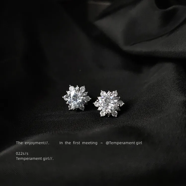 纯铜锆石耳饰 高品微镶锆石雪花耳钉上班族耳饰日常通勤简约经典