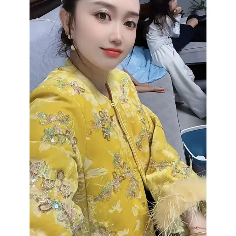 2025秋冬网红新款新中式服女国风黄色重工刺高中大码短款棉服