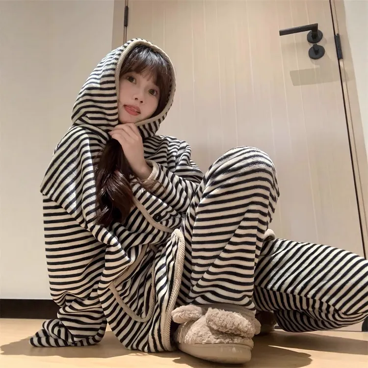 三层加厚冬季睡衣家居服套装女秋冬条纹连帽长袖网红时尚韩版百搭