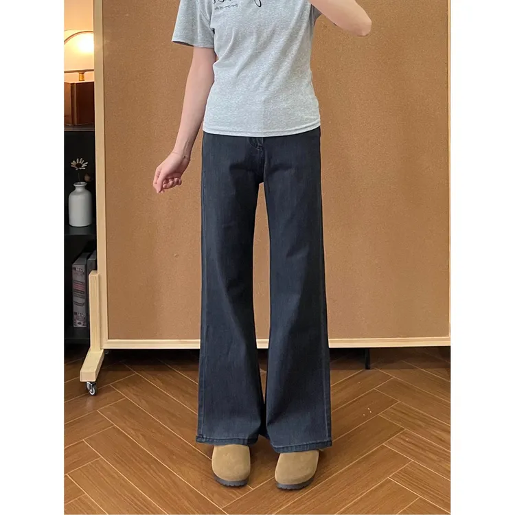 高级感黑色显瘦不贴腿微喇裤女早秋新款微胖mm高腰遮胯弹力牛仔裤