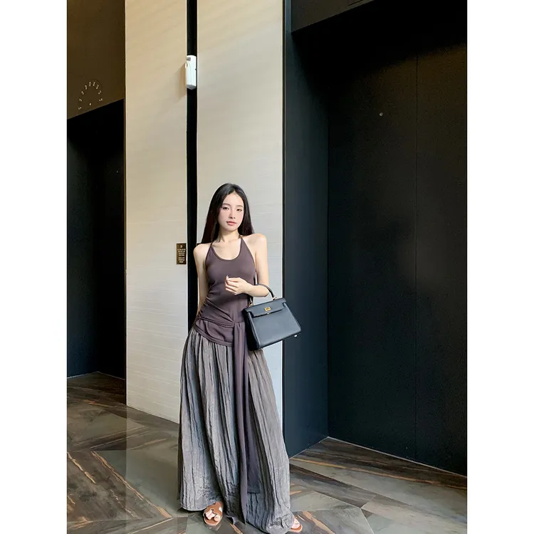 轻奢 设计感修身露背遮副乳针织吊带+压褶宽松休闲大摆伞裙潮牌款