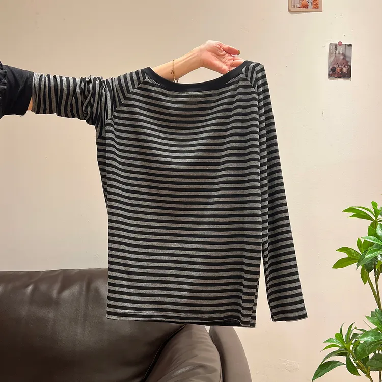 夏珍 黑灰条纹斜肩辣妹长袖T恤女2025秋季宽松休闲设计感露肩上衣