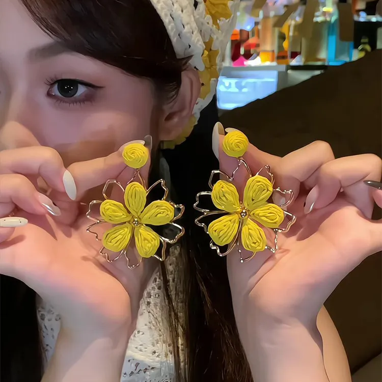 铜合金布艺耳饰 合金框架耳坠黄编织花朵甜美度假风耳环新款耳饰