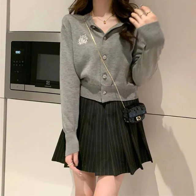 韩系复古刺绣针织开衫外套女秋季新款百搭时尚款长袖女装上衣潮